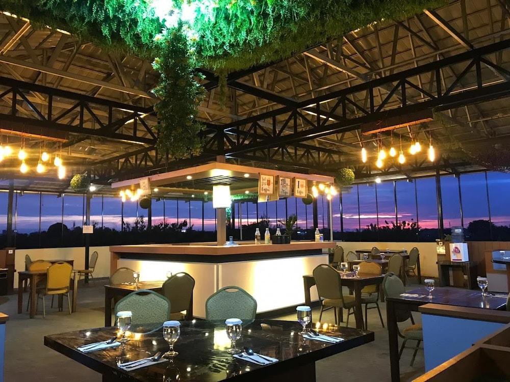New D'Dhave Hotel Padang  Exterior photo