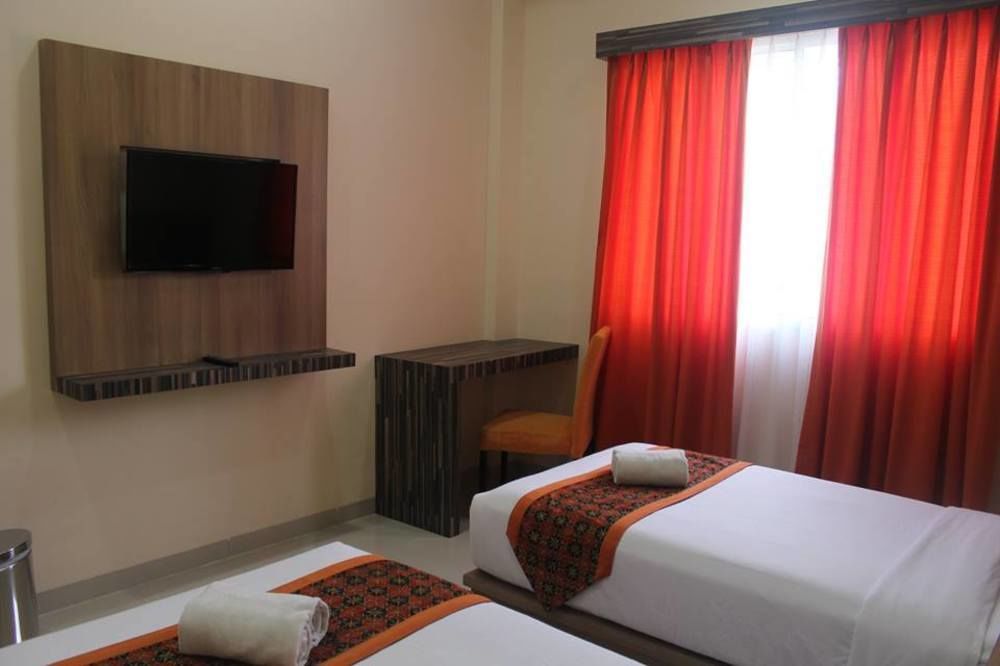 New D'Dhave Hotel Padang  Exterior photo