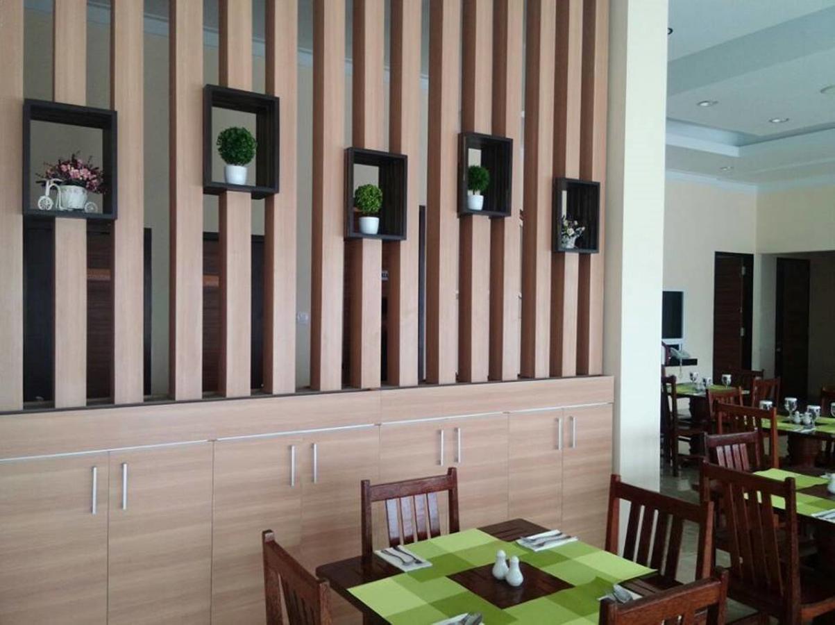 New D'Dhave Hotel Padang  Exterior photo
