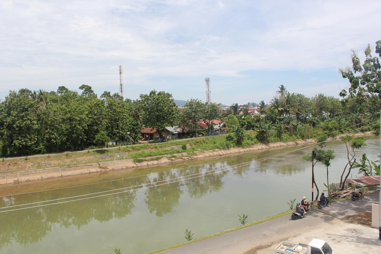 New D'Dhave Hotel Padang  Exterior photo