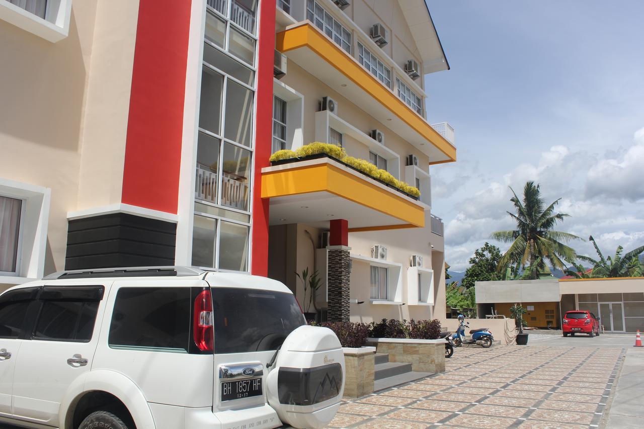 New D'Dhave Hotel Padang  Exterior photo