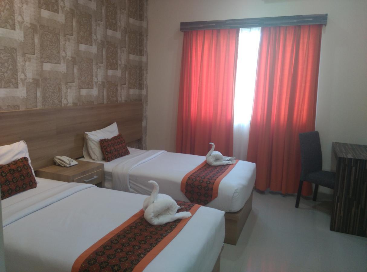 New D'Dhave Hotel Padang  Exterior photo