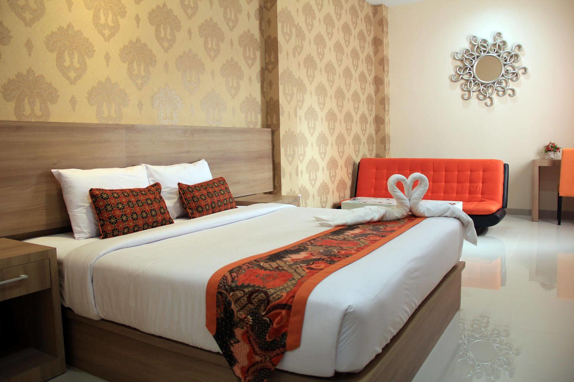 New D'Dhave Hotel Padang  Exterior photo